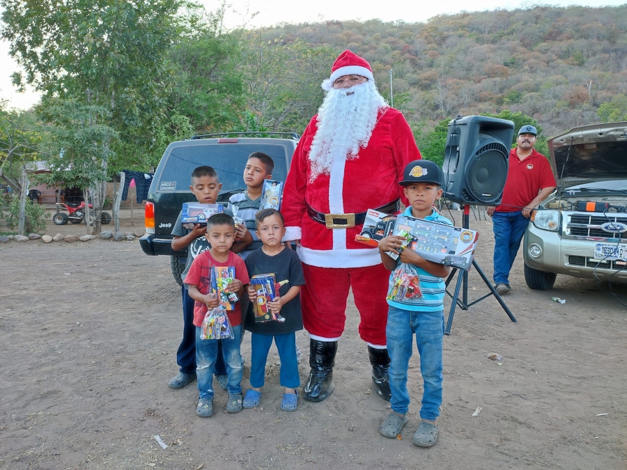 SANTA CLAUS DE STASAM MICORITO LLEGÓ A LA COMUNIDAD DE EL SALTO!!